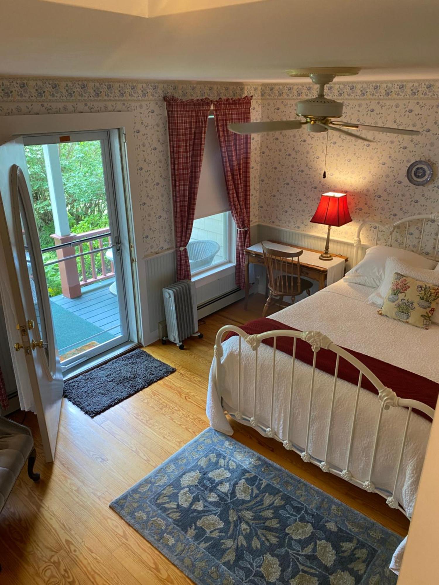 Bed and Breakfast Victorian By The Sea Линкольнвилл Экстерьер фото